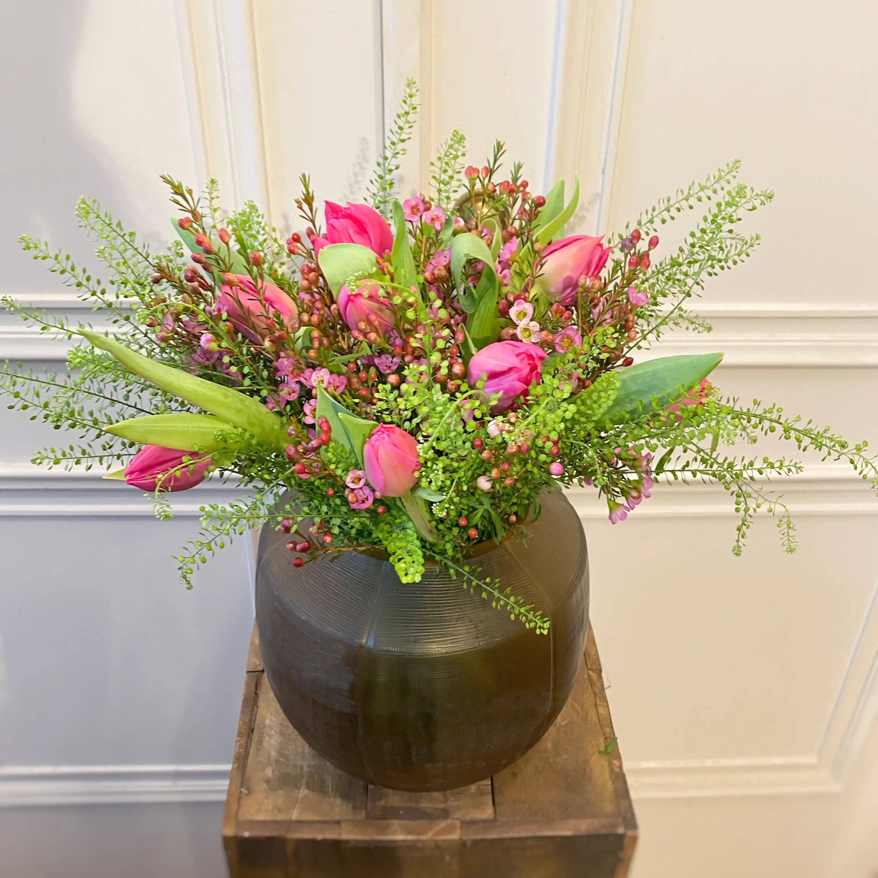 Moderner Blumenstrauß mit klarer Formensprache – liebevoll gebunden von DADA Dornbirn