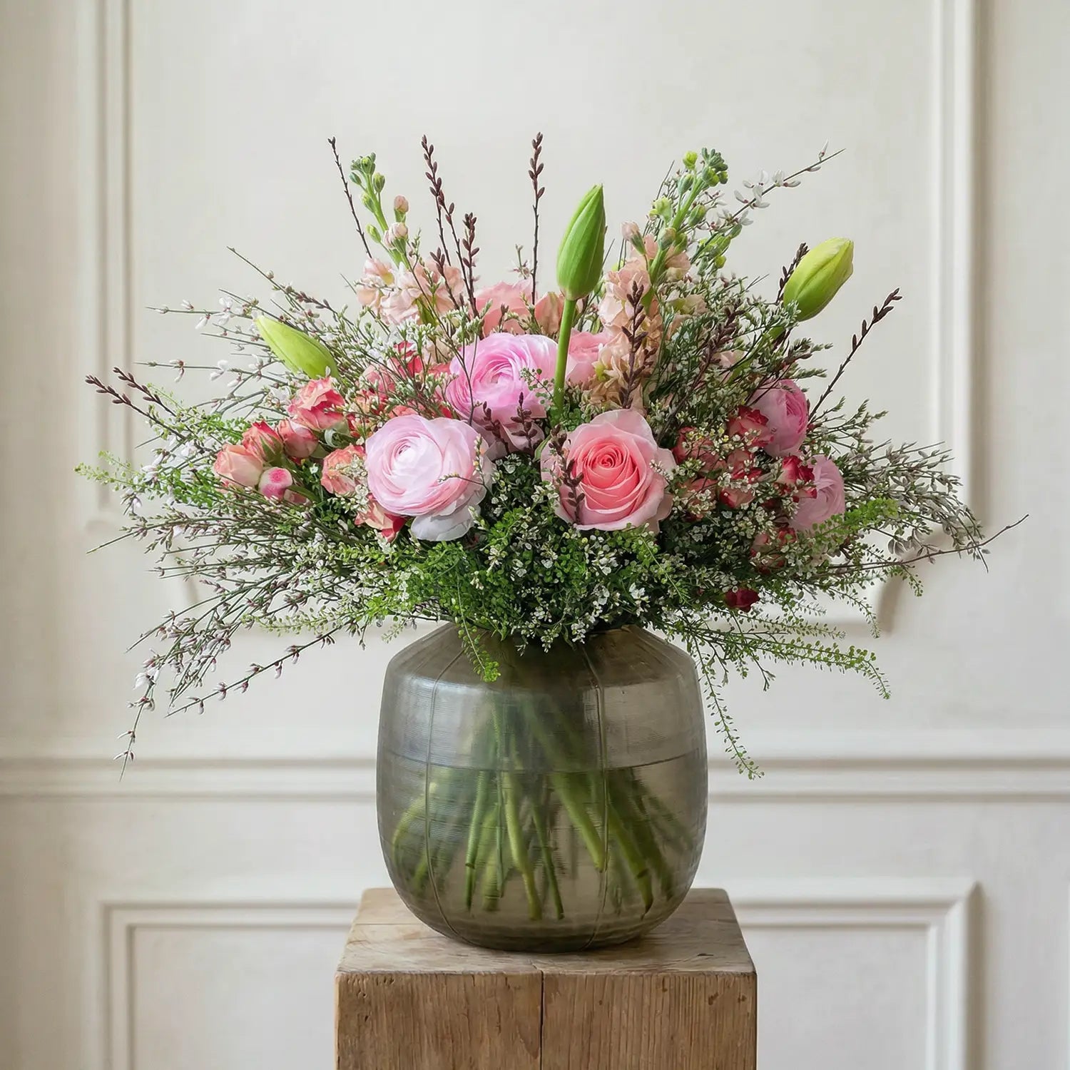 Moderner Blumenstrauß mit klarer Formensprache – liebevoll gebunden von DADA Dornbirn
