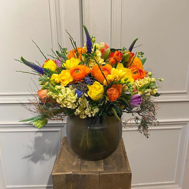 Moderner Blumenstrauß mit klarer Formensprache – liebevoll gebunden von DADA Dornbirn