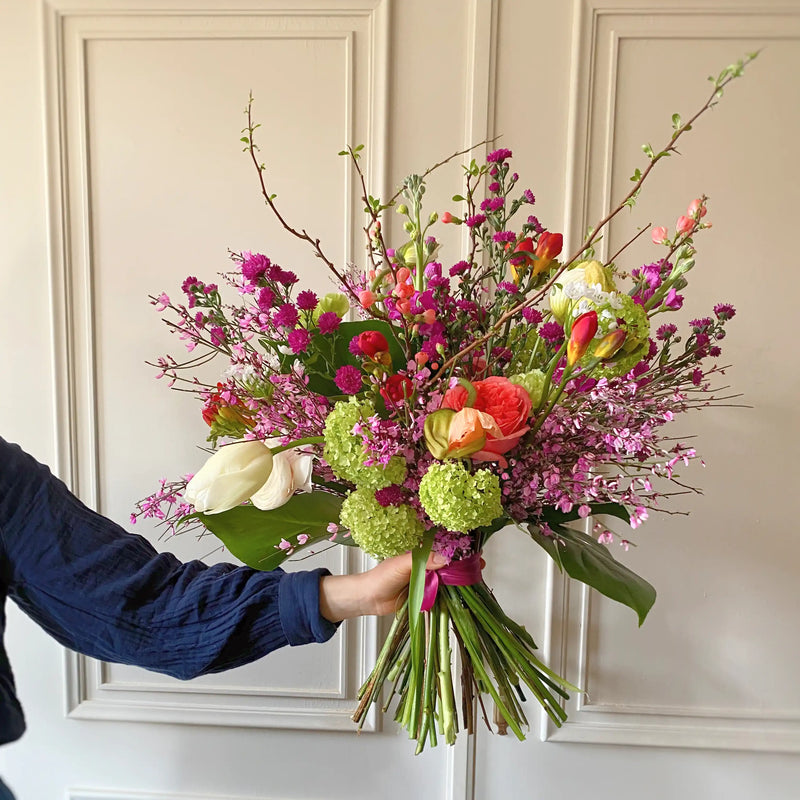 Moderner Blumenstrauß mit klarer Formensprache – liebevoll gebunden von DADA Dornbirn