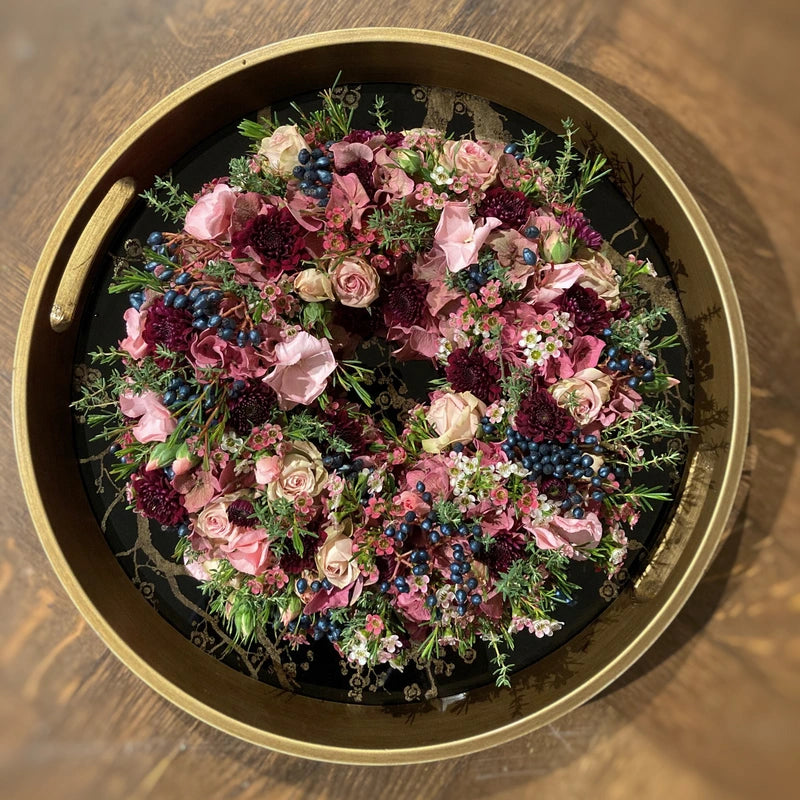 Blumenkranz mit zurückhaltender Komposition – handgebunden in sanfter Formensprache