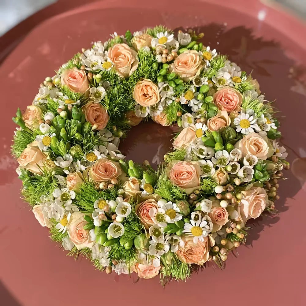 Blumenkranz mit zurückhaltender Komposition – handgebunden in sanfter Formensprache
