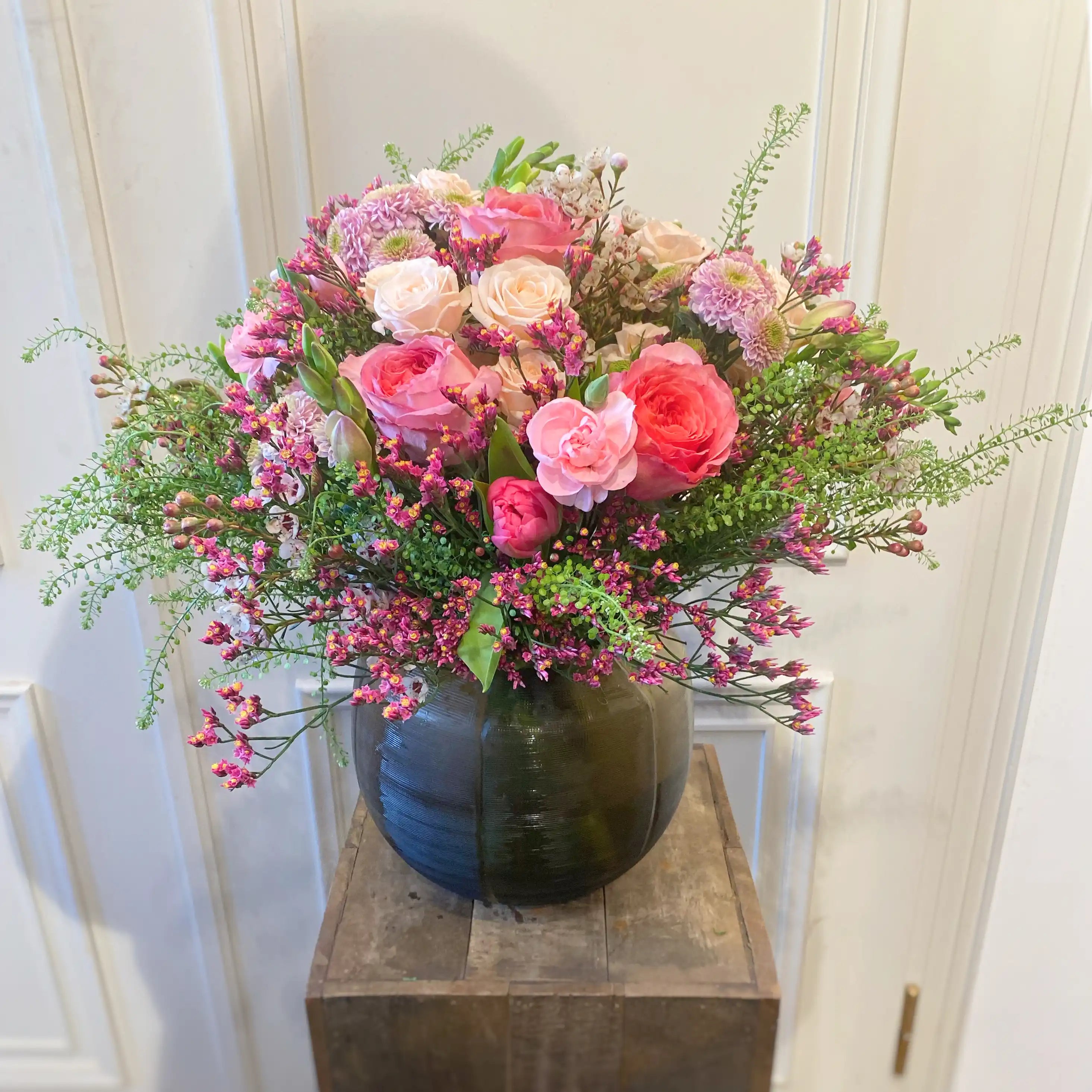 Moderner Blumenstrauß mit klarer Formensprache – liebevoll gebunden von DADA Dornbirn