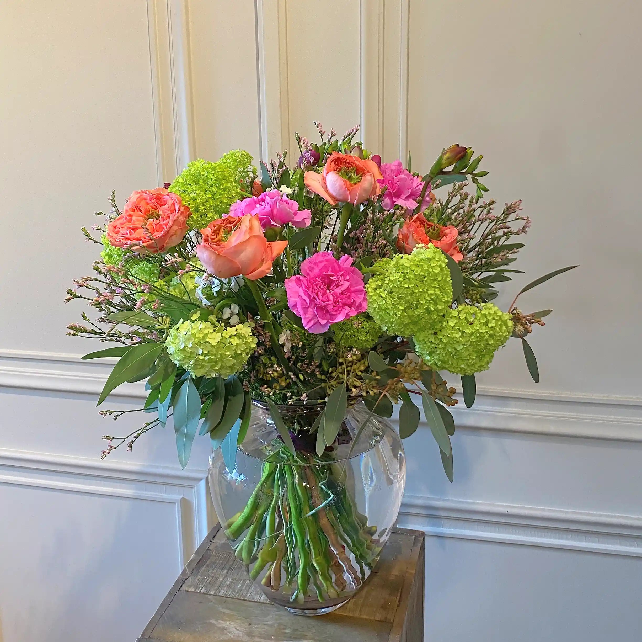 Saisonaler Strauß mit floraler Leichtigkeit – handgefertigt in der DADA Blumenboutique