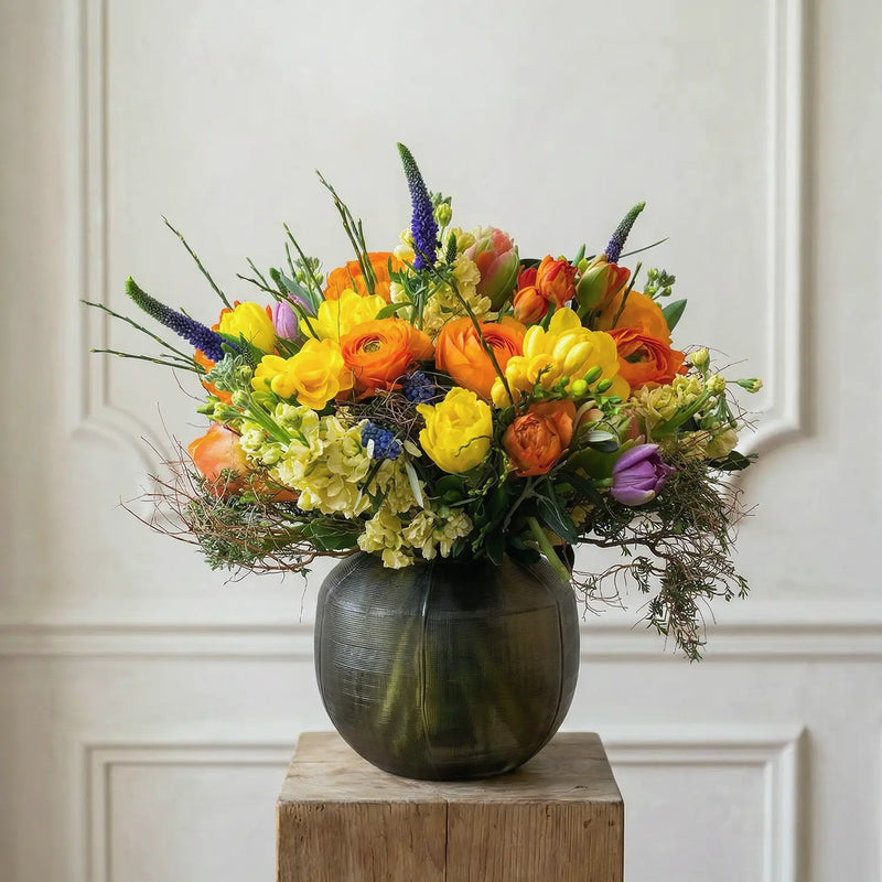 Moderner Blumenstrauß mit klarer Formensprache – liebevoll gebunden von DADA Dornbirn