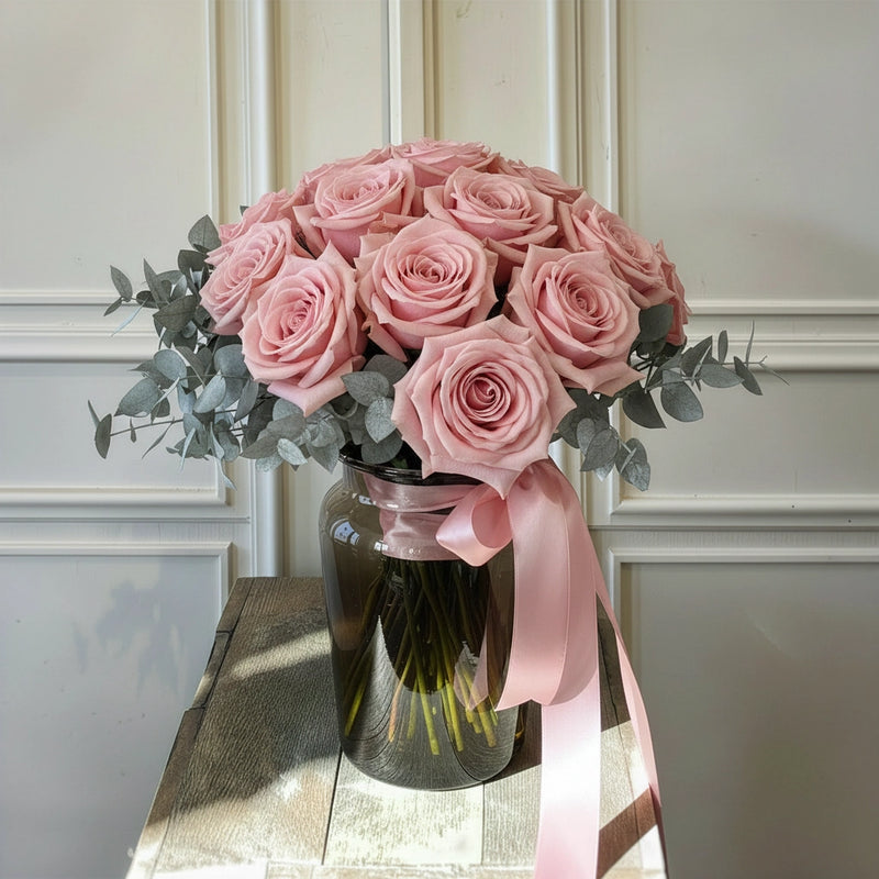 Moderner Blumenstrauß mit klarer Formensprache – liebevoll gebunden von DADA Dornbirn