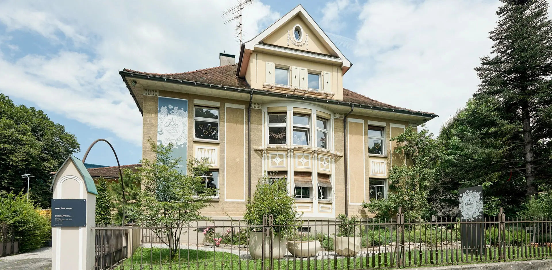 Gelbe Stadtvilla in Dornbirn – das DADA Geschäftshaus